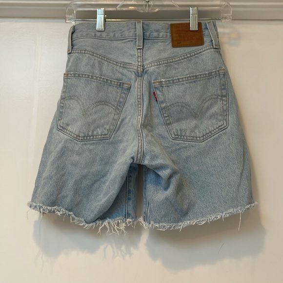 Levi’s distressed denim shorts - Picture 2 of 6